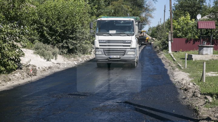 Proiectul Drumuri bune a ajuns la Edineţ. Au fost renovate străzile din 28 de localităţi (FOTOREPORT)