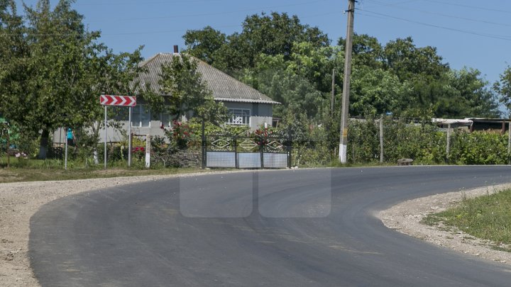 Proiectul Drumuri bune a ajuns la Edineţ. Au fost renovate străzile din 28 de localităţi (FOTOREPORT)