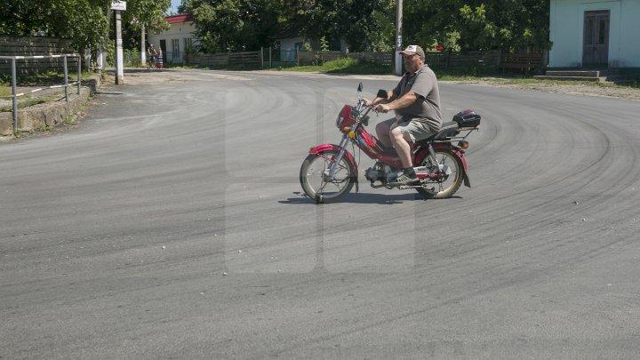 Proiectul Drumuri bune a ajuns la Edineţ. Au fost renovate străzile din 28 de localităţi (FOTOREPORT)