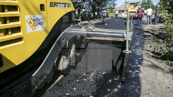 Proiectul Drumuri bune a ajuns la Edineţ. Au fost renovate străzile din 28 de localităţi (FOTOREPORT)