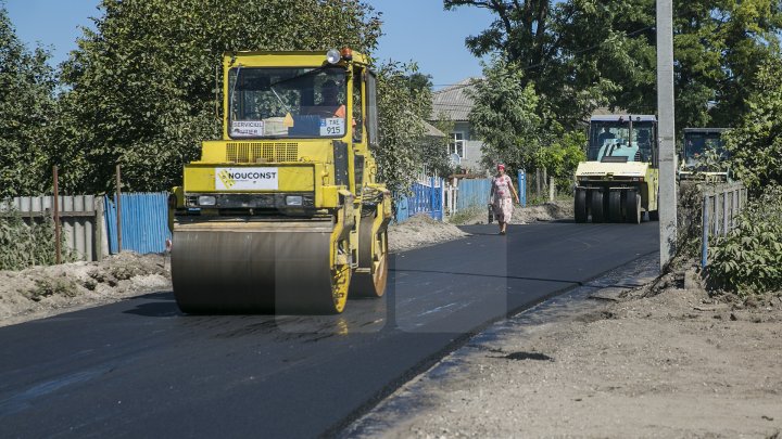 Proiectul Drumuri bune a ajuns la Edineţ. Au fost renovate străzile din 28 de localităţi (FOTOREPORT)