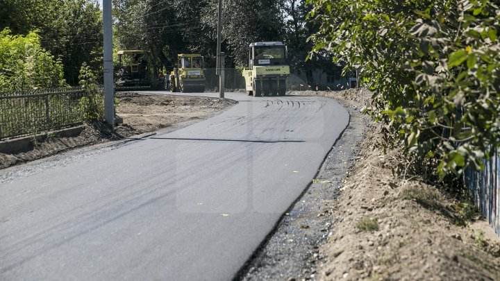 Proiectul Drumuri bune a ajuns la Edineţ. Au fost renovate străzile din 28 de localităţi (FOTOREPORT)