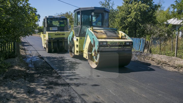 Proiectul Drumuri bune a ajuns la Edineţ. Au fost renovate străzile din 28 de localităţi (FOTOREPORT)