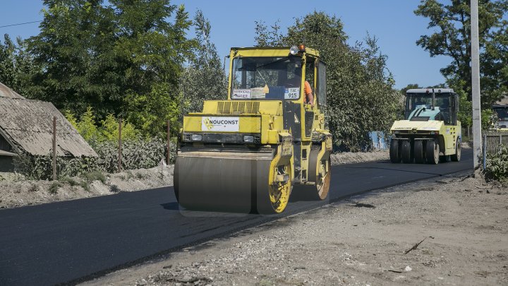 Proiectul Drumuri bune a ajuns la Edineţ. Au fost renovate străzile din 28 de localităţi (FOTOREPORT)