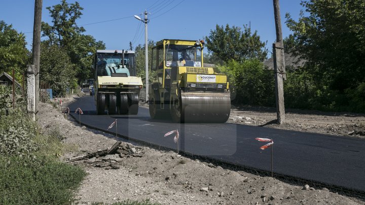 Proiectul Drumuri bune a ajuns la Edineţ. Au fost renovate străzile din 28 de localităţi (FOTOREPORT)