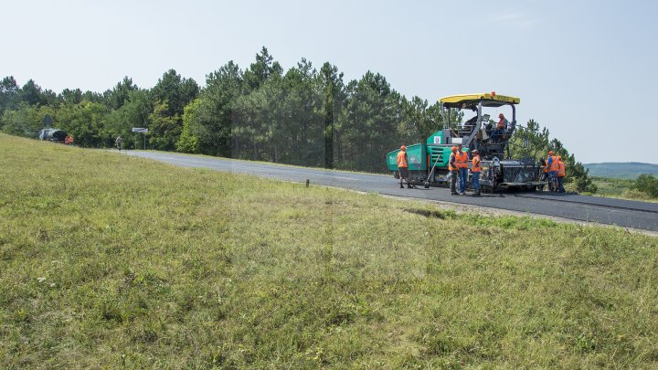 Programul Drumuri bune pentru Moldova. La Teleneşti vor fi reabilitate 42 de porţiuni