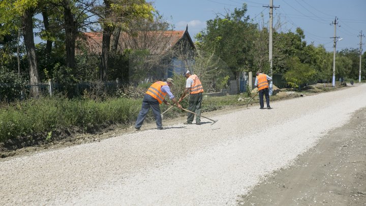 PROGRAMUL DRUMURI BUNE PENTRU MOLDOVA: Zeci de drumuri locale din raionul Basarabeasca, RENOVATE (FOTOREPORT)