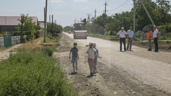 PROGRAMUL DRUMURI BUNE PENTRU MOLDOVA: Zeci de drumuri locale din raionul Basarabeasca, RENOVATE (FOTOREPORT)