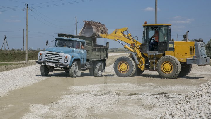 PROGRAMUL DRUMURI BUNE PENTRU MOLDOVA: Zeci de drumuri locale din raionul Basarabeasca, RENOVATE (FOTOREPORT)