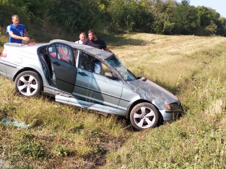 Accident rutier pe drumul spre Orhei. O maşină s-a RĂSTURNAT (FOTO/VIDEO)