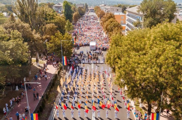 Ziua Independenţei, sărbătorită cu mult fast la Orhei. Zeci de mii de oameni au participat la un marş al Patrioţilor Moldovei (FOTO/VIDEO)