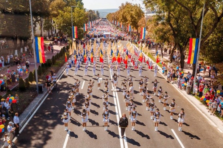 Ziua Independenţei, sărbătorită cu mult fast la Orhei. Zeci de mii de oameni au participat la un marş al Patrioţilor Moldovei (FOTO/VIDEO)