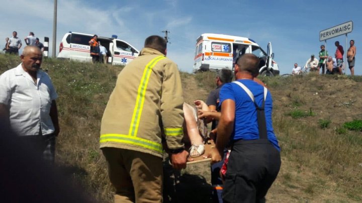 Accident cumplit la Căuşeni: O maşină a fost lovită de tren. Un mort şi 3 răniţi