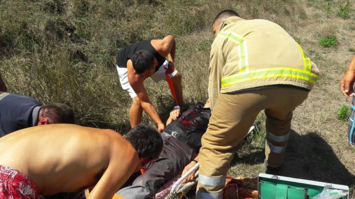 Accident cumplit la Căuşeni: O maşină a fost lovită de tren. Un mort şi 3 răniţi