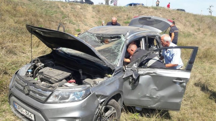 Accident cumplit la Căuşeni: O maşină a fost lovită de tren. Un mort şi 3 răniţi