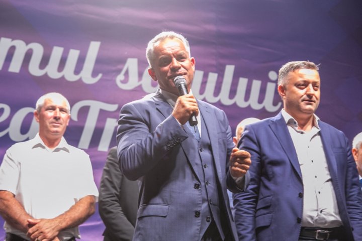 La Cristeşti şi Valea-Trestieni a fost sărbătorit hramul satului. Vlad Plahotniuc i-a felicitat personal pe localnici (FOTOREPORT)