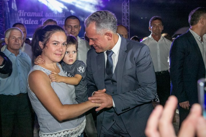 La Cristeşti şi Valea-Trestieni a fost sărbătorit hramul satului. Vlad Plahotniuc i-a felicitat personal pe localnici (FOTOREPORT)