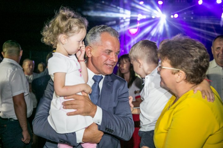 La Cristeşti şi Valea-Trestieni a fost sărbătorit hramul satului. Vlad Plahotniuc i-a felicitat personal pe localnici (FOTOREPORT)