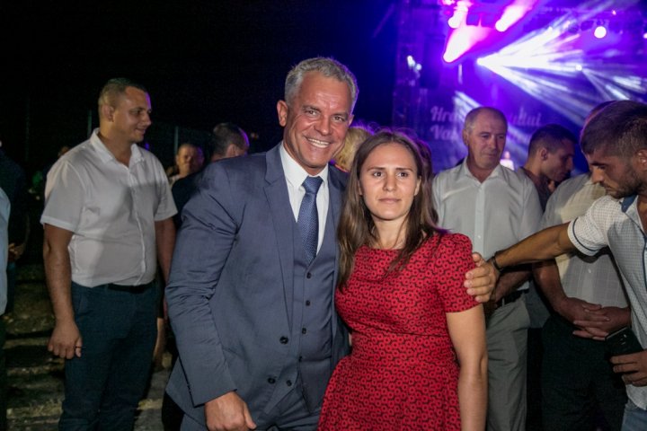 La Cristeşti şi Valea-Trestieni a fost sărbătorit hramul satului. Vlad Plahotniuc i-a felicitat personal pe localnici (FOTOREPORT)