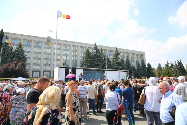Manifestaţii politice în PMAN. Partidele de opoziţie s-au lansat în campanie electorală (FOTOREPORT)