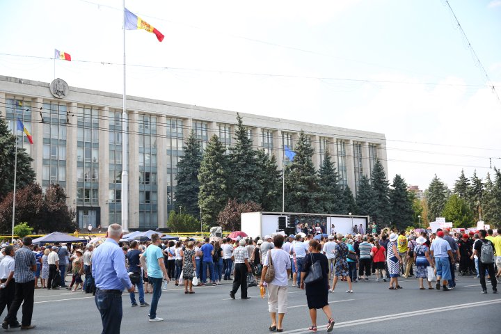 Manifestaţii politice în PMAN. Partidele de opoziţie s-au lansat în campanie electorală (FOTOREPORT)