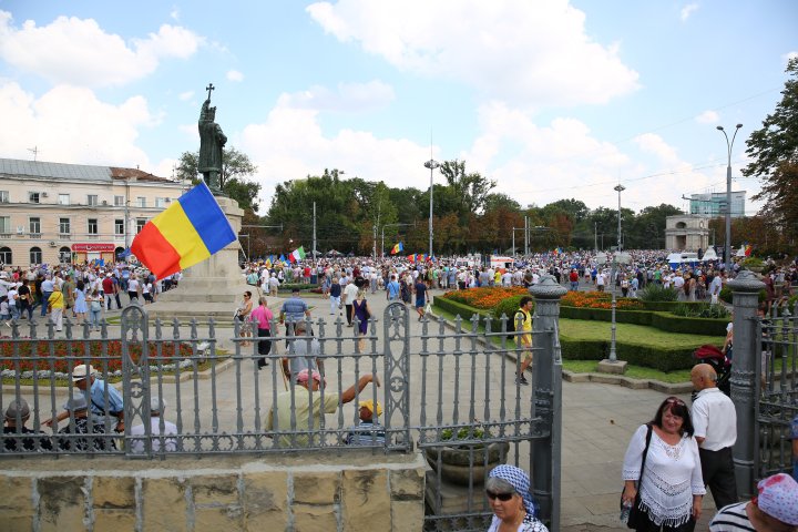 Manifestaţii politice în PMAN. Partidele de opoziţie s-au lansat în campanie electorală (FOTOREPORT)