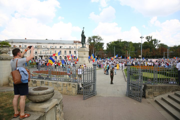 Manifestaţii politice în PMAN. Partidele de opoziţie s-au lansat în campanie electorală (FOTOREPORT)