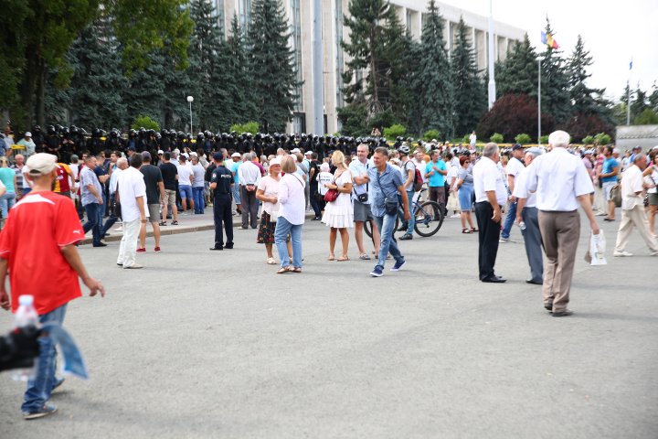 Manifestaţii politice în PMAN. Partidele de opoziţie s-au lansat în campanie electorală (FOTOREPORT)