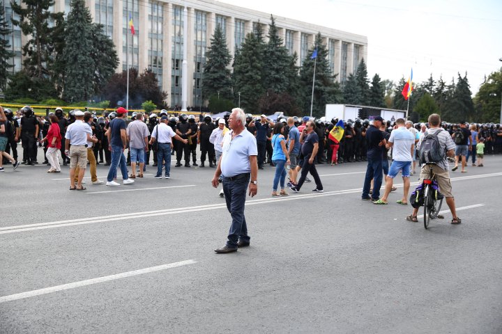 Manifestaţii politice în PMAN. Partidele de opoziţie s-au lansat în campanie electorală (FOTOREPORT)