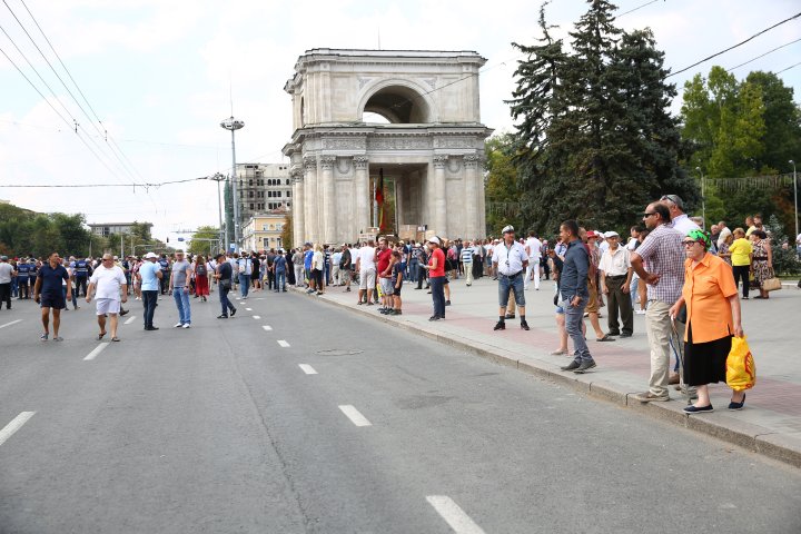 Manifestaţii politice în PMAN. Partidele de opoziţie s-au lansat în campanie electorală (FOTOREPORT)