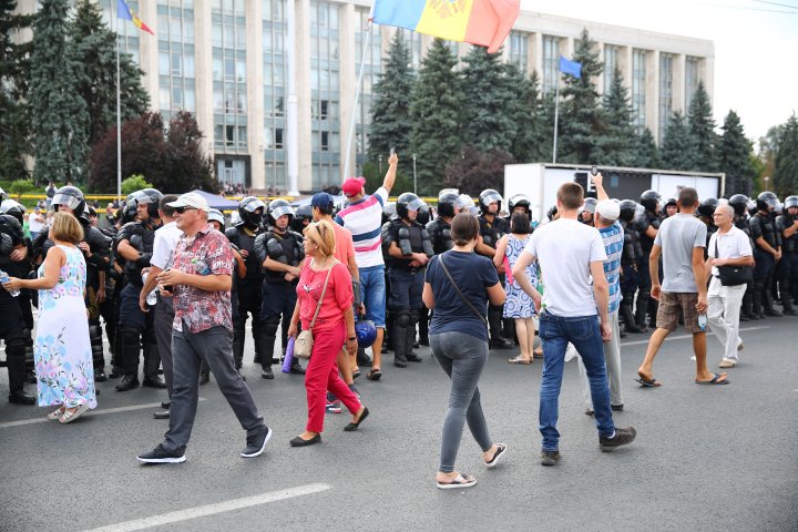 Manifestaţii politice în PMAN. Partidele de opoziţie s-au lansat în campanie electorală (FOTOREPORT)