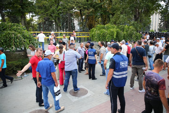 Manifestaţii politice în PMAN. Partidele de opoziţie s-au lansat în campanie electorală (FOTOREPORT)