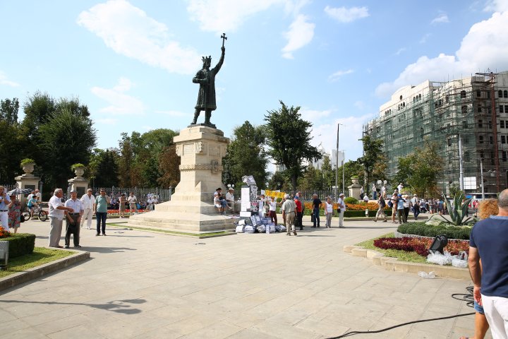 Manifestaţii politice în PMAN. Partidele de opoziţie s-au lansat în campanie electorală (FOTOREPORT)