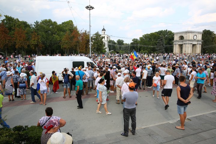 Manifestaţii politice în PMAN. Partidele de opoziţie s-au lansat în campanie electorală (FOTOREPORT)