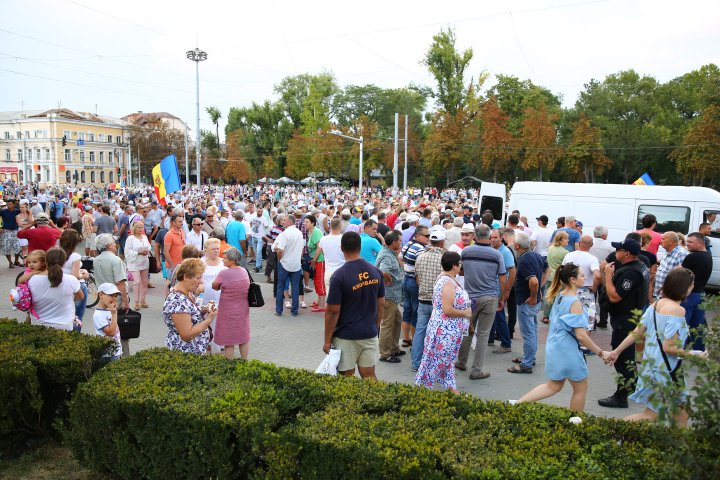 Manifestaţii politice în PMAN. Partidele de opoziţie s-au lansat în campanie electorală (FOTOREPORT)