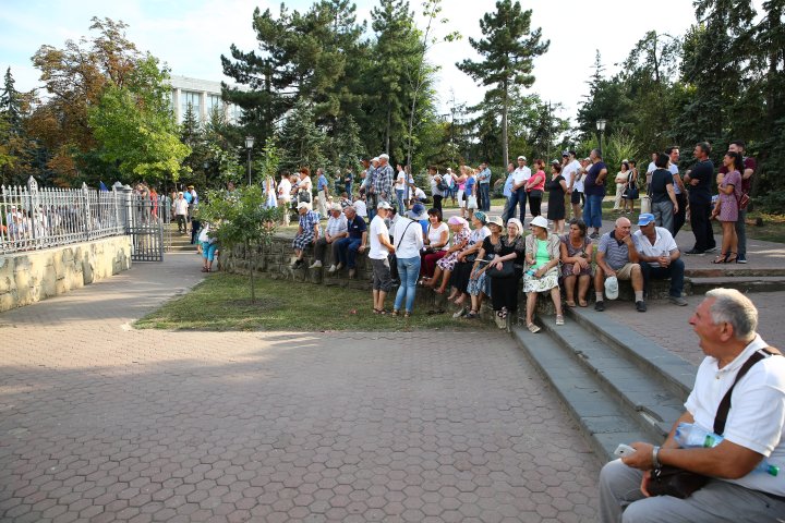 Manifestaţii politice în PMAN. Partidele de opoziţie s-au lansat în campanie electorală (FOTOREPORT)