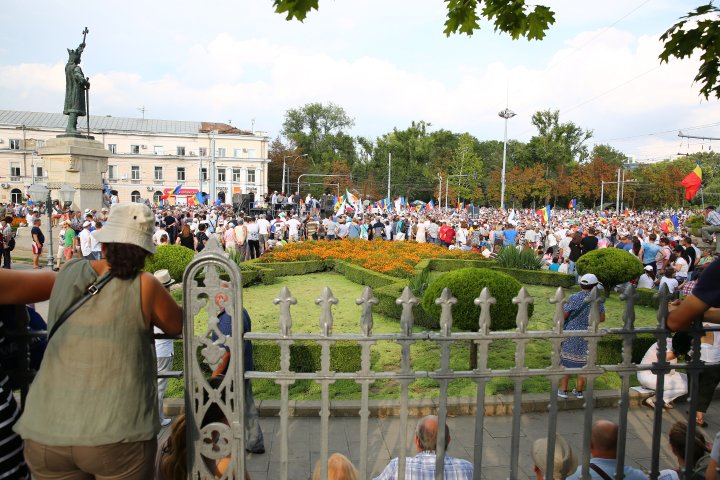 Manifestaţii politice în PMAN. Partidele de opoziţie s-au lansat în campanie electorală (FOTOREPORT)