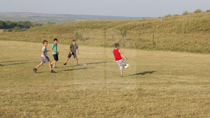 Pavel Filip la hramul din satul Pănăşeşti. De ce surprize au mai avut parte localnicii (FOTOREPORT)