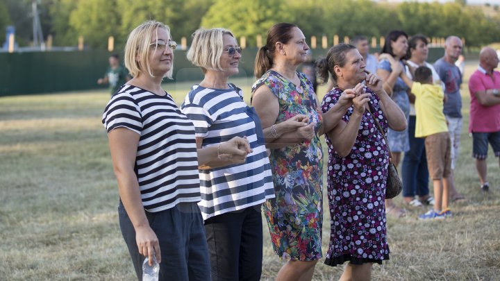 Pavel Filip la hramul din satul Pănăşeşti. De ce surprize au mai avut parte localnicii (FOTOREPORT)