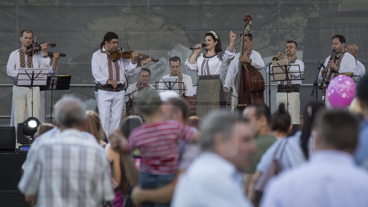 Pavel Filip la hramul din satul Pănăşeşti. De ce surprize au mai avut parte localnicii (FOTOREPORT)