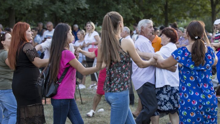 Pavel Filip la hramul din satul Pănăşeşti. De ce surprize au mai avut parte localnicii (FOTOREPORT)