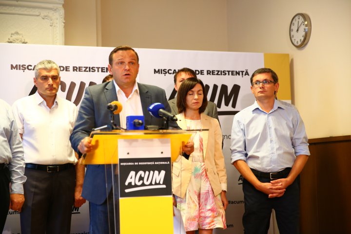 Liderii opoziţiei nu îşi asumă faptul că manifestanţii au huiduit membrii colectivelor artistice 