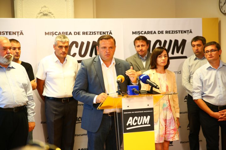 Liderii opoziţiei nu îşi asumă faptul că manifestanţii au huiduit membrii colectivelor artistice 