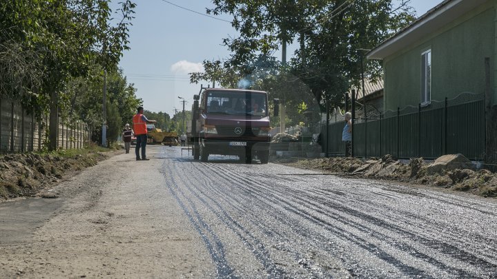 Proiectul Drumuri bune a ajuns la Ocniţa. Vor fi reparate 47 de tronsoane (FOTOREPORT)