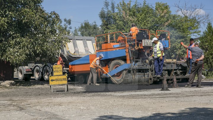 Proiectul Drumuri bune a ajuns la Ocniţa. Vor fi reparate 47 de tronsoane (FOTOREPORT)