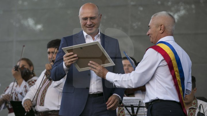 Pavel Filip la hramul din satul Pănăşeşti. De ce surprize au mai avut parte localnicii (FOTOREPORT)