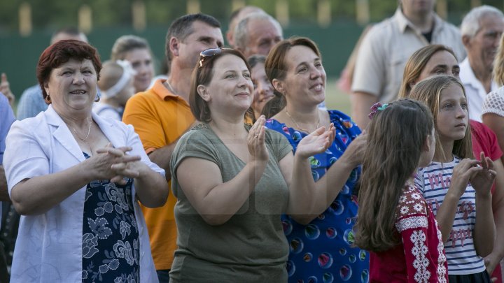 Pavel Filip la hramul din satul Pănăşeşti. De ce surprize au mai avut parte localnicii (FOTOREPORT)