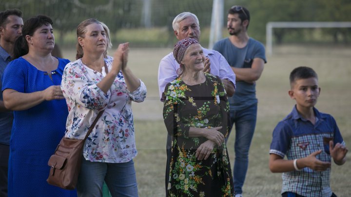 Pavel Filip la hramul din satul Pănăşeşti. De ce surprize au mai avut parte localnicii (FOTOREPORT)