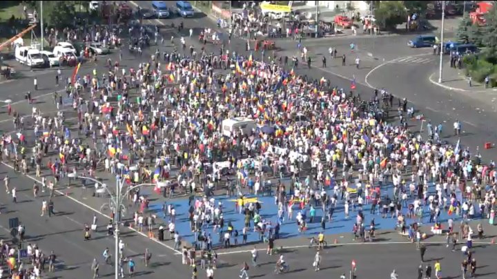 PROTEST ÎN ROMÂNIA. Jandarmii intervin cu gaze lacrimogene. 140 de persoane şi jandarmieri, rănite