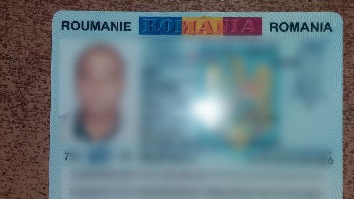 Un moldovean a încercat să ajungă în Franţa cu o carte de identitate românească falsă